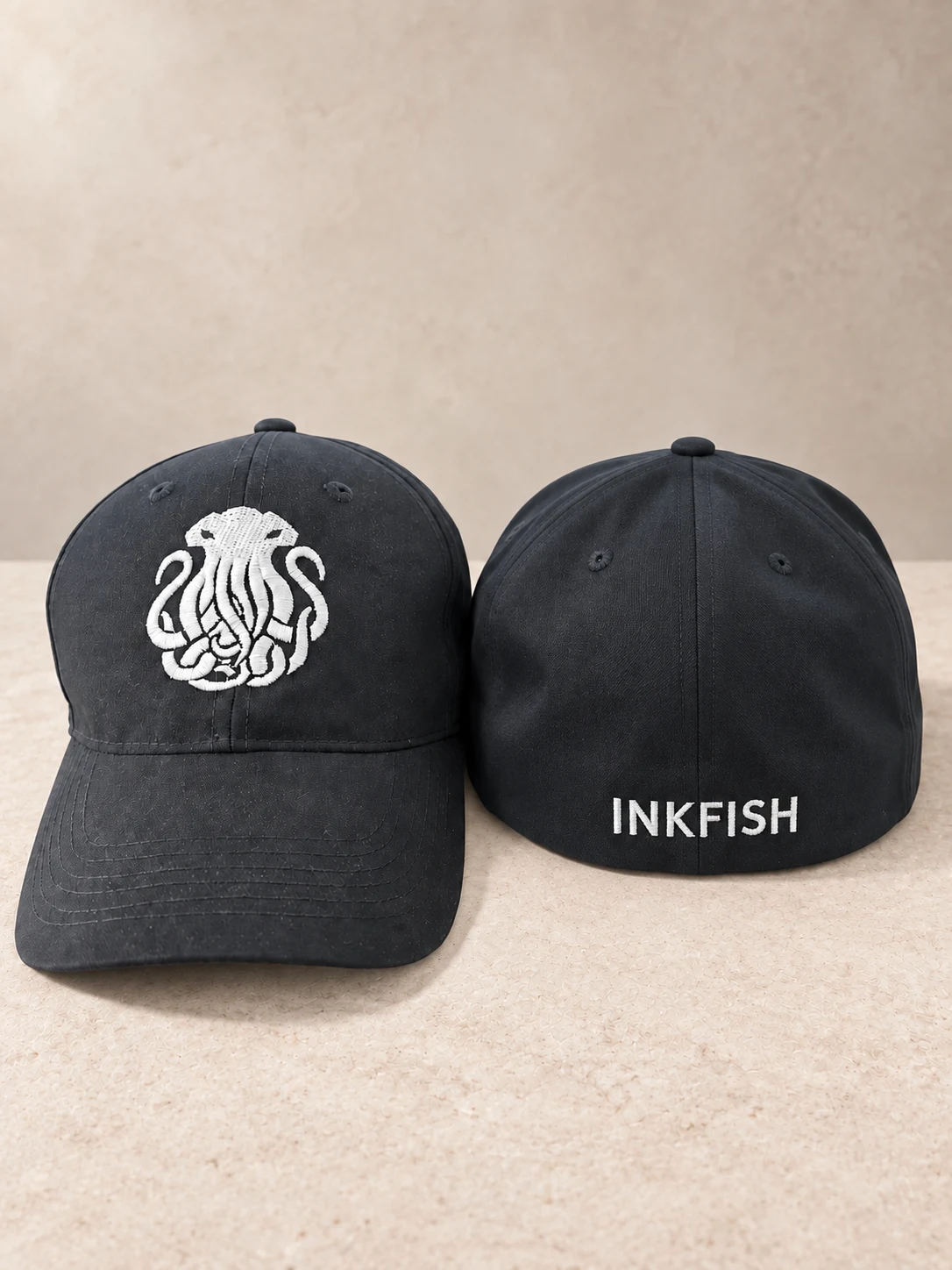 Gorras Inkfish: emblema bordado en el frontal y nombre bordado en la parte posterior